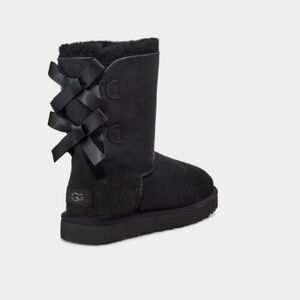 Ugg Australia Women Short Leather Sheepskin Bows Boots shoes sz 9